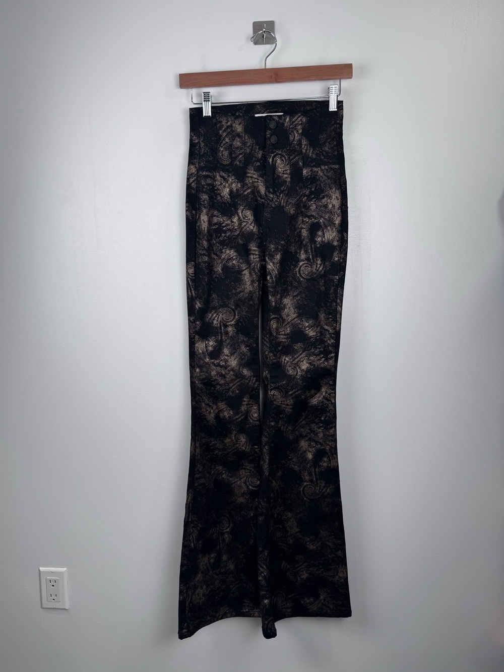 Free People We The Free Women Jayde Black Gold Printed Flare Pant Size 26